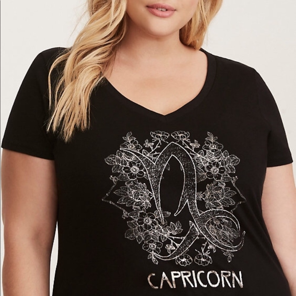 Torrid Capricorn ♑️ V neck tee shirt